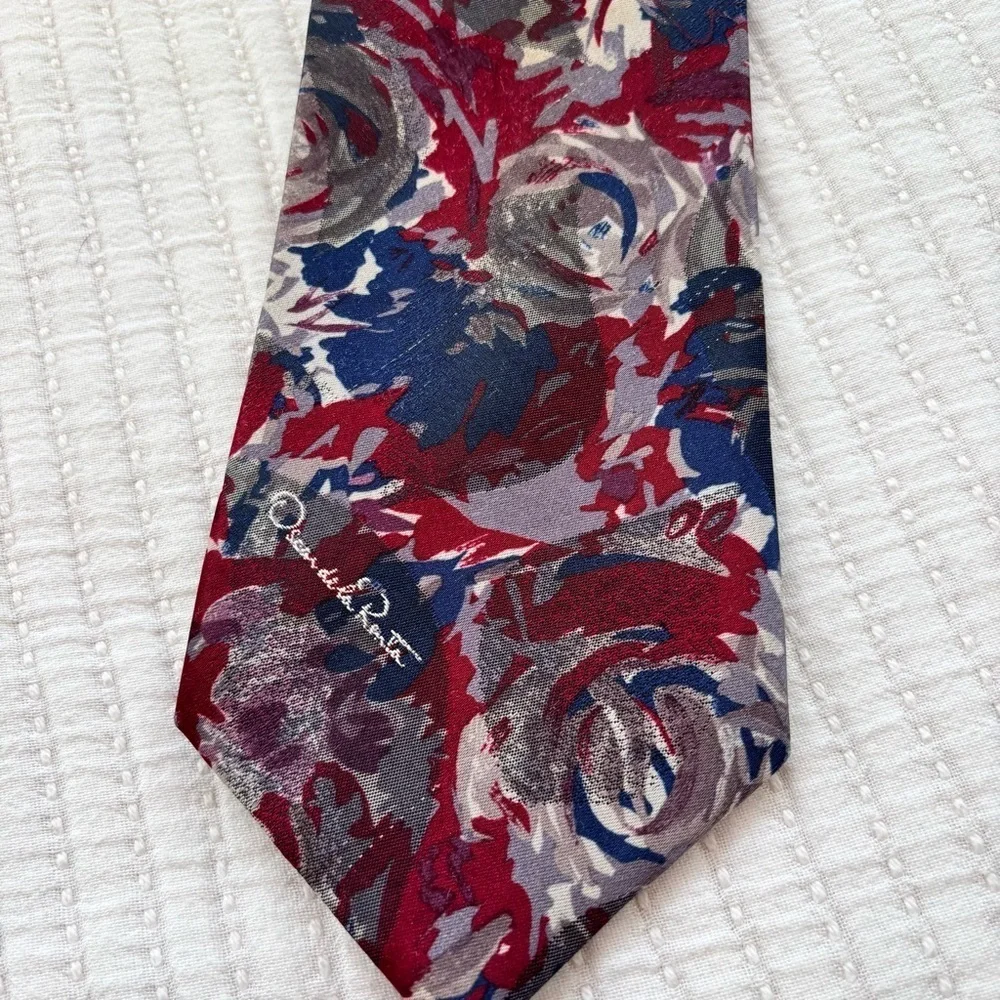 Oscar De La Renta Studio Mens Vintage Floral Neck Tie Made in USA Red Blue White